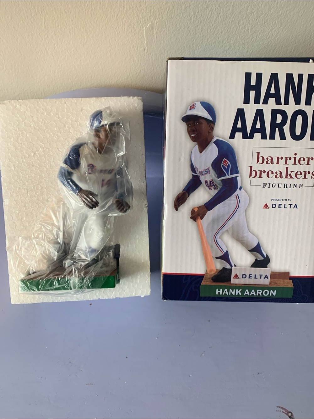 Atlanta Braves Hank Aaron "Barrier Breakers" Figurine